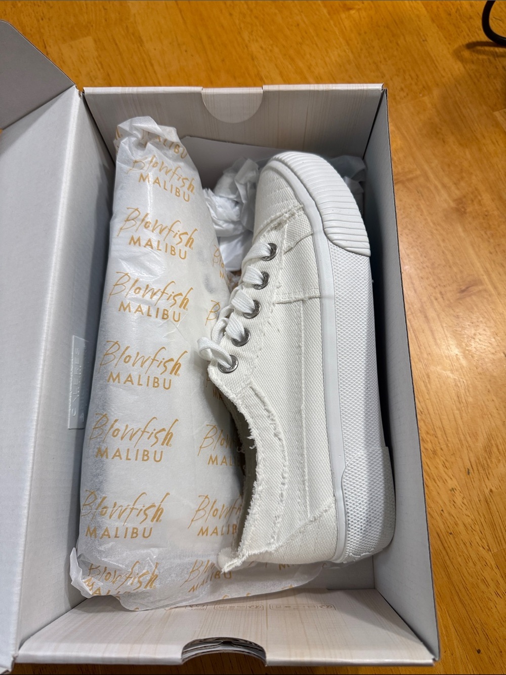 Blowfish Women’s White Low-Top Canvas Sneaker - Picture 2 of 4